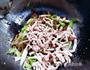 昆明茄子鲊炒肉丝 的做法图解6