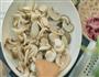 菌菇牛肉煲的做法图解6