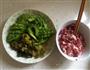 苦瓜酸菜炒牛肉的做法图解1