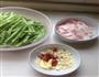 干煸四季豆炒肉的做法图解1