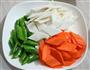 木耳杏鲍菇炒腊肉的做法图解1
