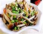 蟹味菇烧豌豆的做法图解3