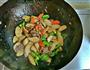 杏鲍菇青椒炒牛肉的做法图解8