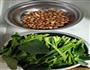 果仁菠菜的做法图解2