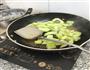 翡翠老黄瓜腊肉的做法图解2