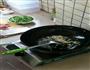 瘦肉炒荷兰豆的做法图解2